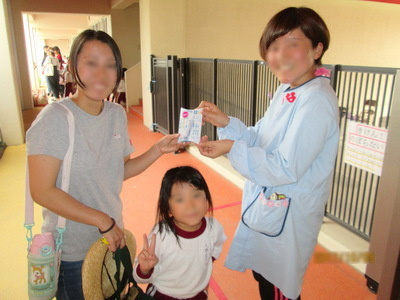 大手メーカー化粧水サンプルの幼稚園でのサンプリング事例