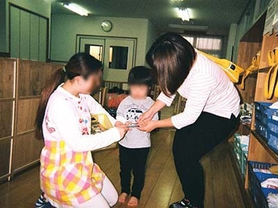 保育園での脱臭効果のあるペーパー試供品サンプリング事例2