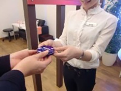 ネイルサロンでのハンドクリームサンプリング事例1