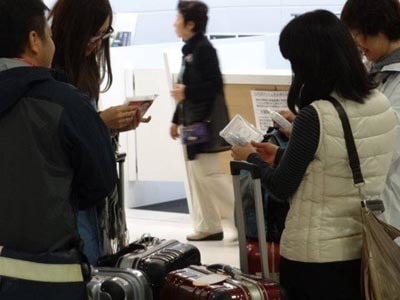 空港でのクレンジング商品サンプリング事例3