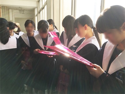 新高校１年生の女子生徒に向けたファッション通販カタログ＆ペンのサンプリング事例1