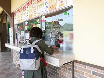屋外レジャー施設での子供向け薬用スキンケア商品のサンプリング事例2