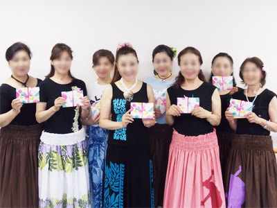 社交ダンス・フラダンス教室でのアクティブシニアに向けた吸水ライナー&ナプキンのサンプリング事例2