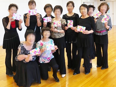 社交ダンス・フラダンス教室でのアクティブシニアに向けた吸水ライナー&ナプキンのサンプリング事例4