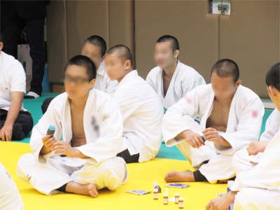 高校の男子運動部員に向けた汗/ニオイケアのセミナー開催&デオドラント商品のサンプリング事例1