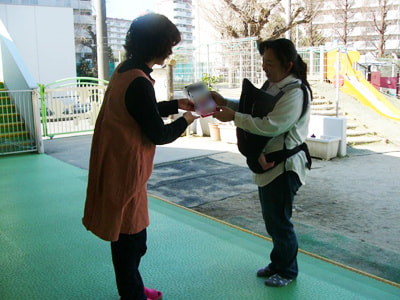 保育園に通う園児の多忙なママ達に向けたサロンクオリティが体感できるヘアケアセットのサンプリング事例3