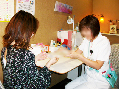 産婦人科医院での生後1ヶ月以上の赤ちゃんから大人まで使える敏感肌用全身保湿クリームのサンプリング事例1
