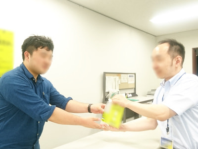 資格学校の社会人受験生に向けた体調管理に繋がるスポーツドリンクのサンプリング事例1