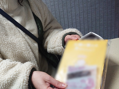 妊産婦に向けた、不足しがちな栄養素を多く含むレーズン&紹介冊子のサンプリング事例4