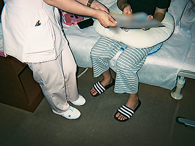 産後ママに向けた写真館で使用できるプレゼント券のサンプリング事例