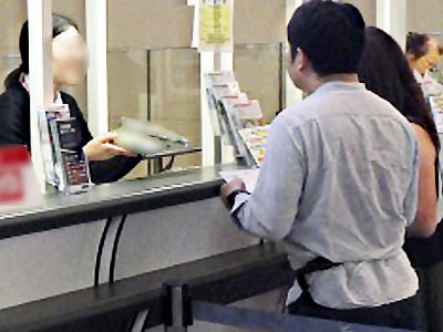 空気が乾燥しやすいビジネスホテルと飛行機の利用者に向けたのど飴のサンプリング事例4