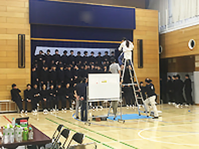 日本女性の社会進出が世界に比べて遅れていることを風刺で伝える写真撮影イベントの実施事例2