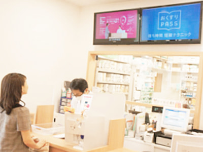 調剤薬局での映像放映1