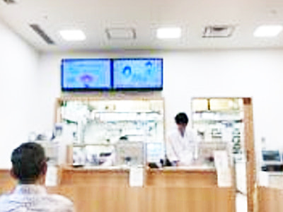 調剤薬局での映像放映2