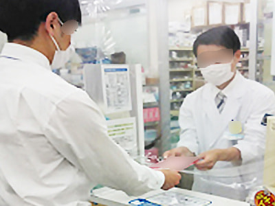 便秘薬を処方されている患者に向けた慢性便秘疾患啓蒙チラシのサンプリング事例1