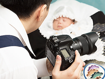 産婦人科における出産前から産後に全国の写真館で使える撮影プレゼント券のサンプリング事例