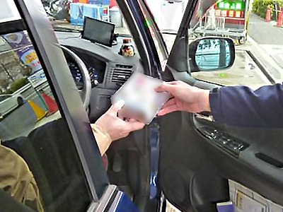 指定大型道路を利用するドライバーに向けた「大震災時交通規制」告知キューブ型ボックスティッシュのサンプリング事例4