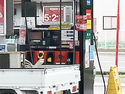 セルフガソリンスタンドにおける「交通事故ゼロ」を目指すまちの交通安全啓発映像放映事例4