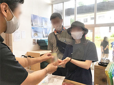 流行に敏感で健康意識の高いキャンパーに向けた新発売スピリッツ(発泡性)飲料のサンプリング事例1