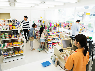 コンビニ店頭におけるクレジットカード会社タッチ決済サービスのBGM告知事例1
