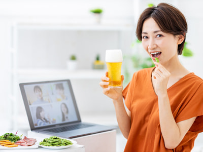 法人オンライン飲み会向けフードデリバリーサービスを利用する流行に敏感なビジネスマンに向けた発泡酒のサンプリング事例4