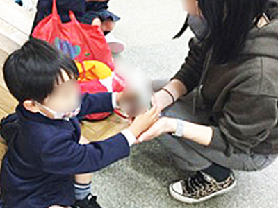 幼稚園と保育園の園児および保護者に向けた特産ブランド米と商品紹介リーフレットのサンプリング事例2