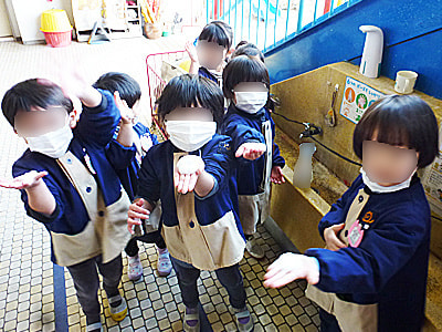 子どもへの感染が広がり始めたコロナ禍での泡ハンドソープのタッチ&トライ事例2
