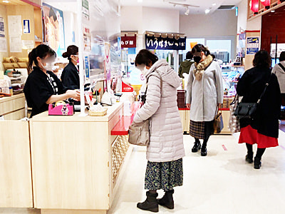 歌舞伎座を利用する60代以上の男女に向けた必須アミノ酸配合の健康補助食品のサンプリング事例1
