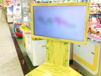 イオン店内の室内遊園地Mでの映像放映1