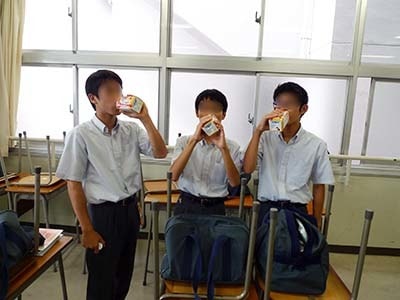 要冷蔵乳飲料商品の高校でのサンプリング事例4