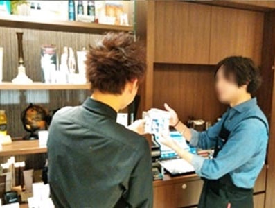 おしゃれバーバーに来店する男性に向けた2種類のシェービングジェルサンプリング事例3