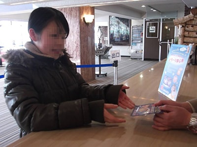 温泉旅館・ホテルでの首もとに貼るシートサンプリング事例4