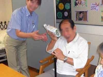 老人ホーム入居者に向への海苔のりサンプリング実績4
