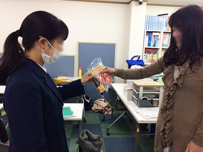 炭酸栄養ドリンクの学習塾サンプリング事例1