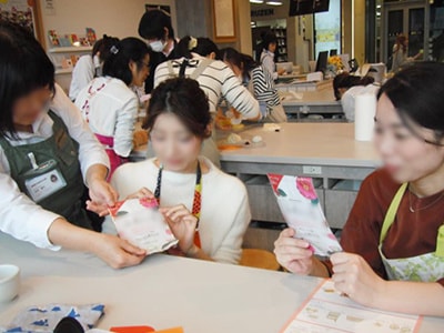 大手料理教室での女性向け立体型マスクサンプリング事例2