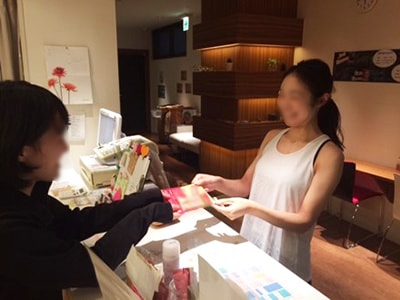 プロテイン商品(スティックタイプ)のスポーツ関連施設でのサンプリング事例1