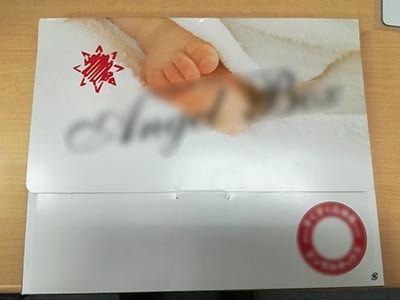 新生児ママ向けDMボックスでの予防接種リマインドサービス訴求サンプリング事例1