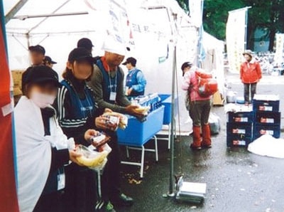 大手製菓メーカーの乳酸菌入りチョコレートのウオーキング大会でのサンプリング事例2