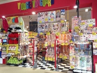 ヴィレッジヴァンガードでの大手携帯キャリアチラシサンプリング事例1