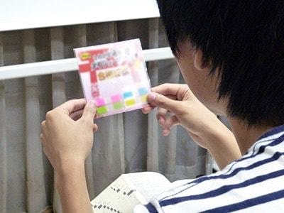 学習塾で受験生に向けた付箋試供品サンプリング事例4