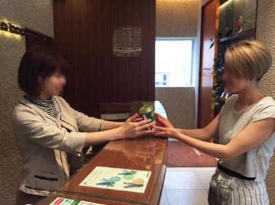 美容室でのヨーグルト飲料新商品サンプリング事例2