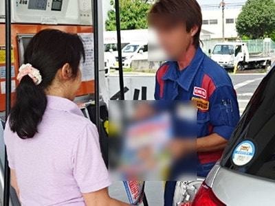ガソリンスタンドでの九州エリア観光ガイドブックサンプリング事例3