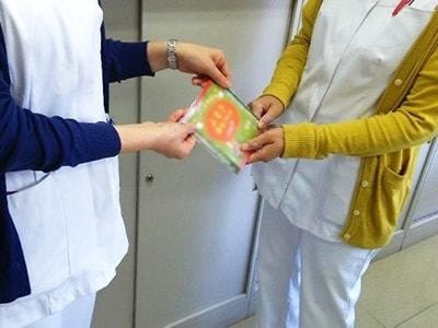 下着に貼るカイロの仕事を頑張る女性向けサンプリング事例4