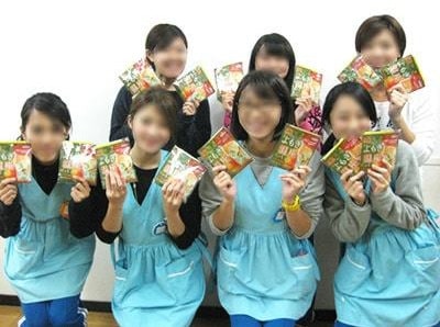 下着に貼るカイロの仕事を頑張る女性向けサンプリング事例2