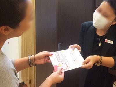 全国のネイルサロンでのアルコール飲料についての啓もう冊子サンプリング事例1