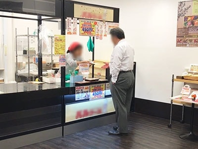 オフィスビル弁当テナントでの商業施設キャンペーンチラシサンプリング事例1