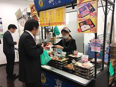 オフィスビル弁当テナントでの商業施設キャンペーンチラシサンプリング事例3
