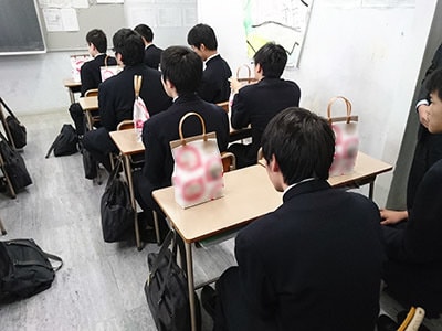 食品メーカー3社合同企画受験生応援セットの高等学校サンプリング事例1