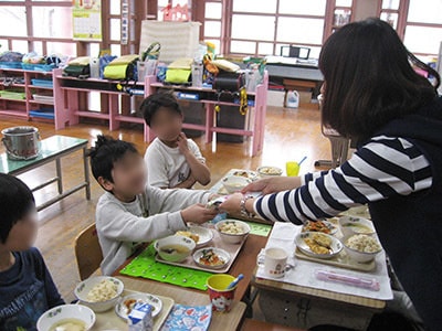 特定保健用食品低カロリーゼリーの小学校でのサンプリング事例3