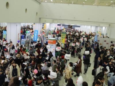 忙しい女性向け保湿クリームの育児ママ向けイベント会場でのサンプリング事例3
